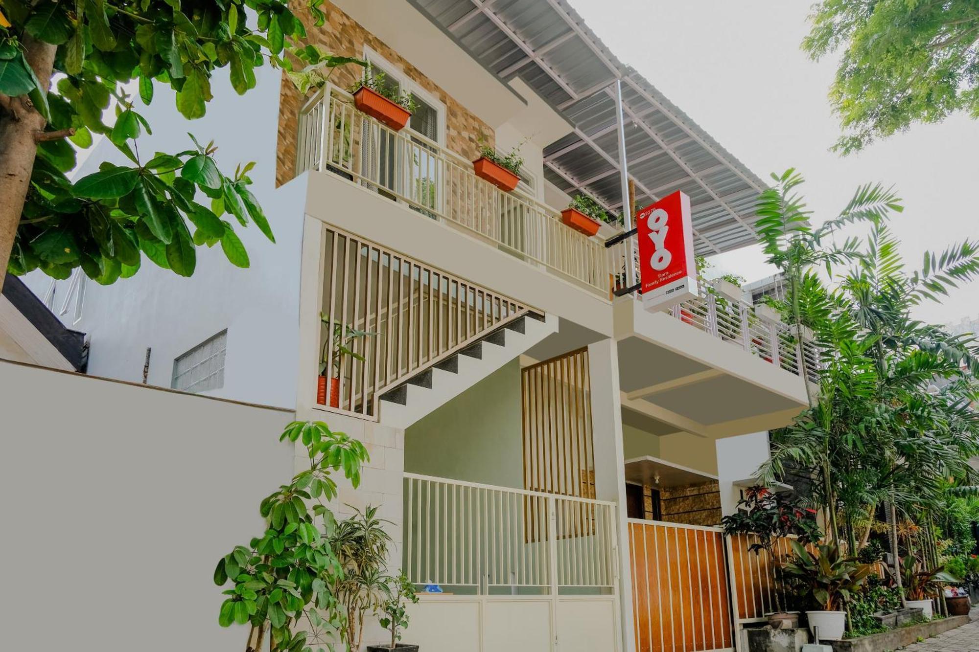Oyo 2376 Tiara Family Residence Batu  Exterior foto